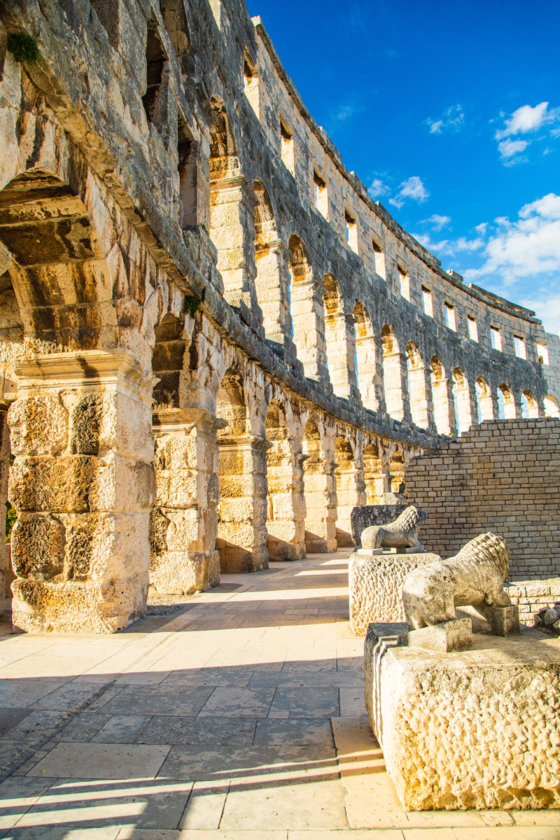 Sull'Arena - left image